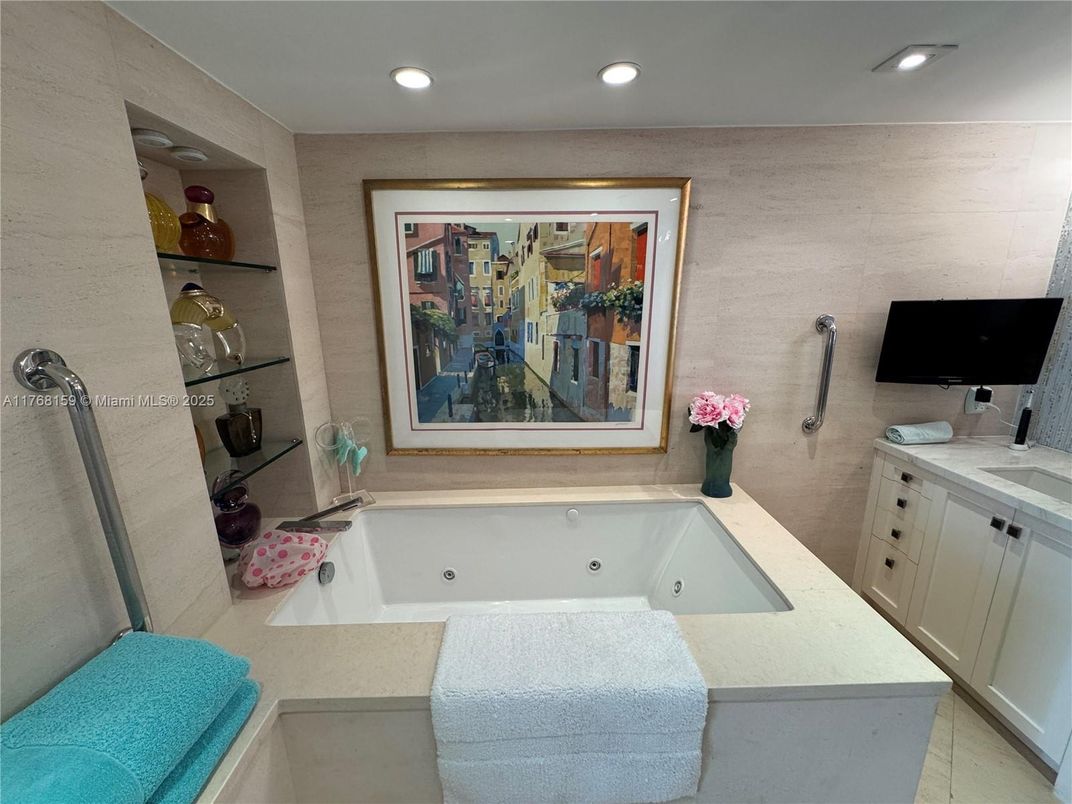 Bathroom, Interior, Recessed Lighting
