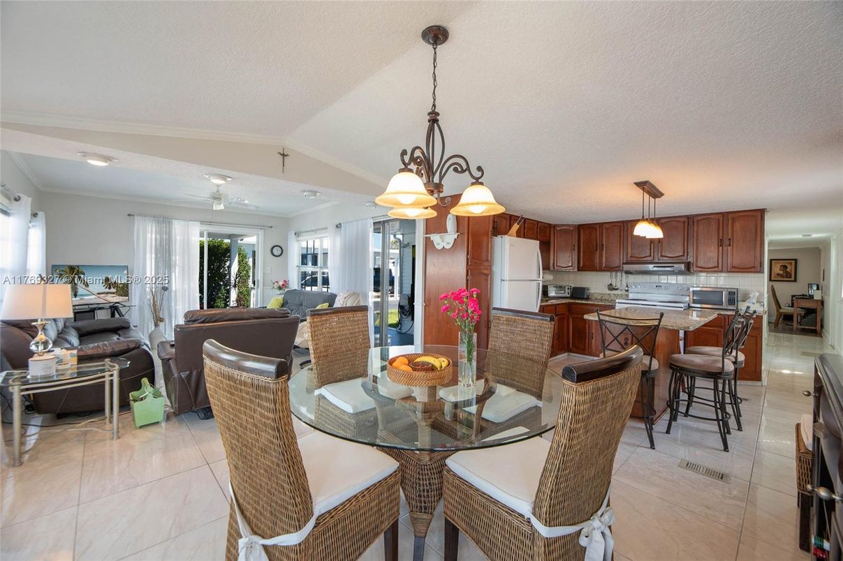 Dining room, Interior, Kitchen, Living room, Pendant Lights, Recessed Lighting, Stainless Steel Appliances