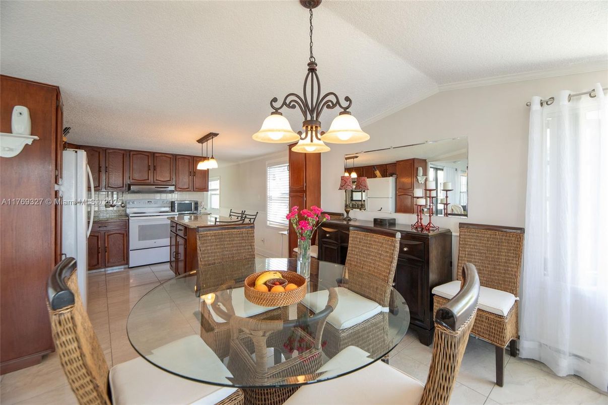 Dining room, Interior, Kitchen, Pendant Lights, Stainless Steel Appliances