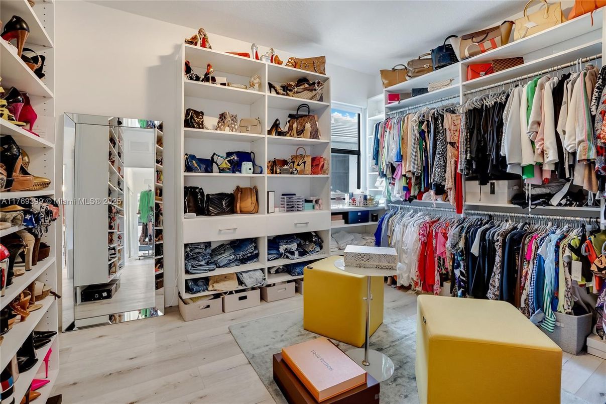 Interior, Walk-in Closets, Wood Texture Flooring