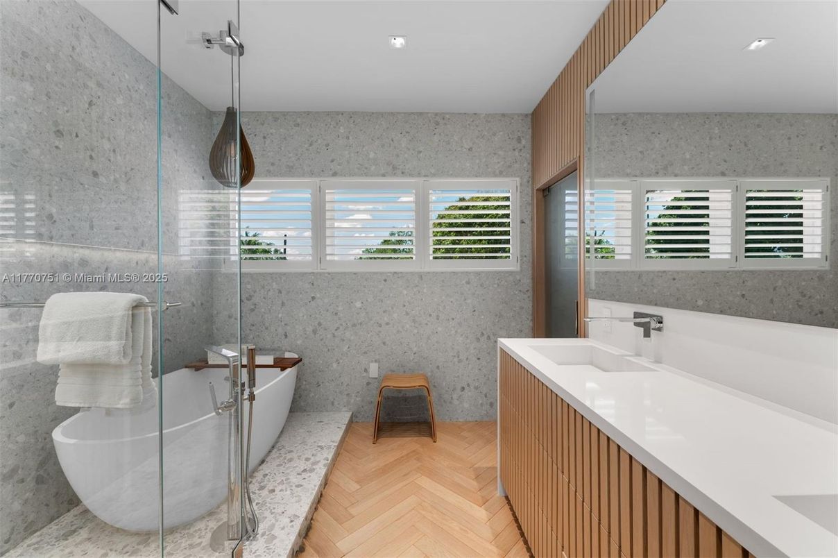 Bathroom, Free Standing Baths, Interior, Pendant Lights, Recessed Lighting, Wood Texture Flooring