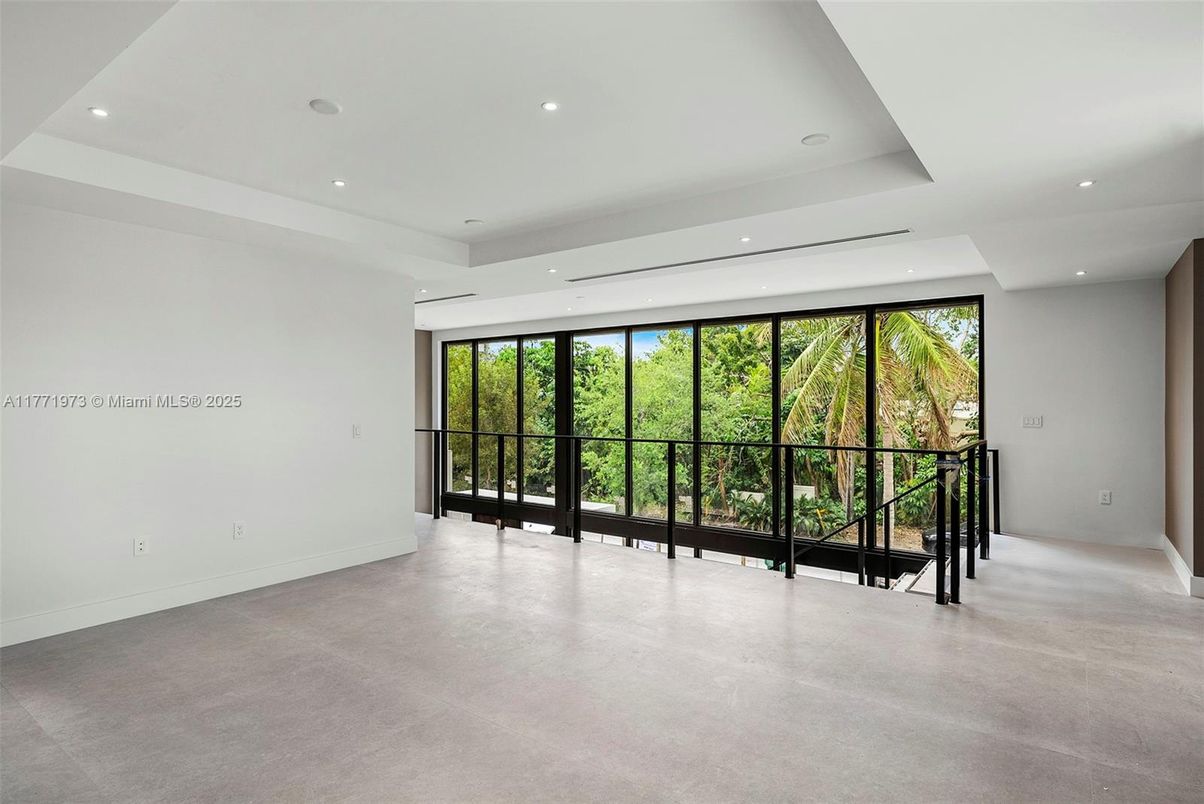 Empty room, Interior, Recessed Lighting
