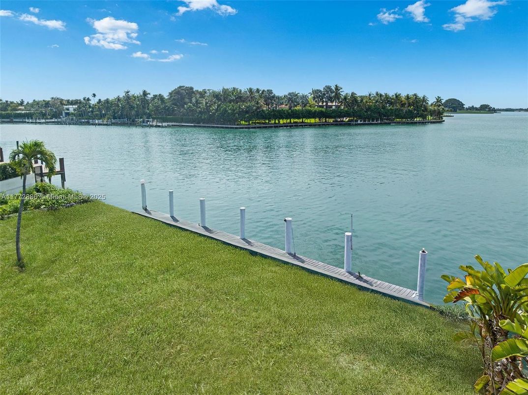Exterior, Lake
