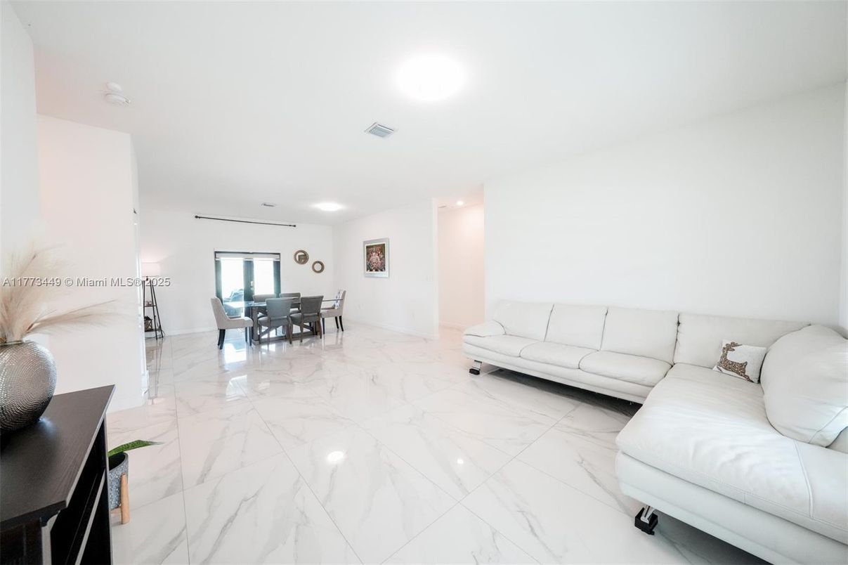 Dining room, Interior, Living room, Marble, Recessed Lighting