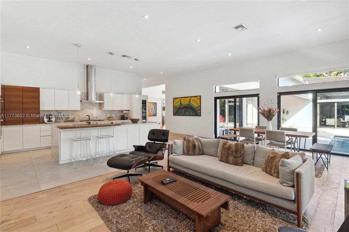 Dining room, Interior, Kitchen, Living room, Pendant Lights, Recessed Lighting, Wood Texture Flooring