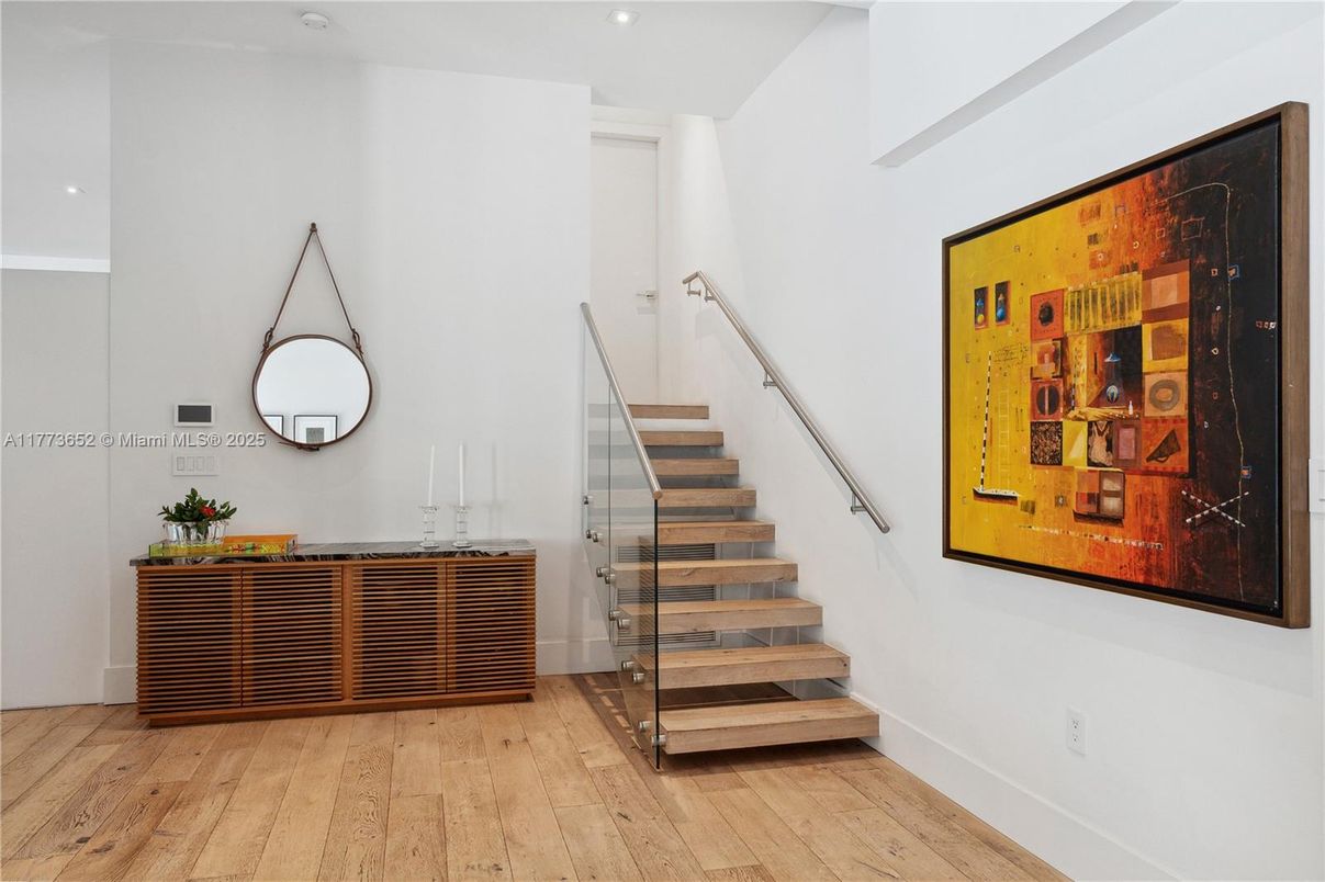 Interior, Recessed Lighting, Wood Texture Flooring