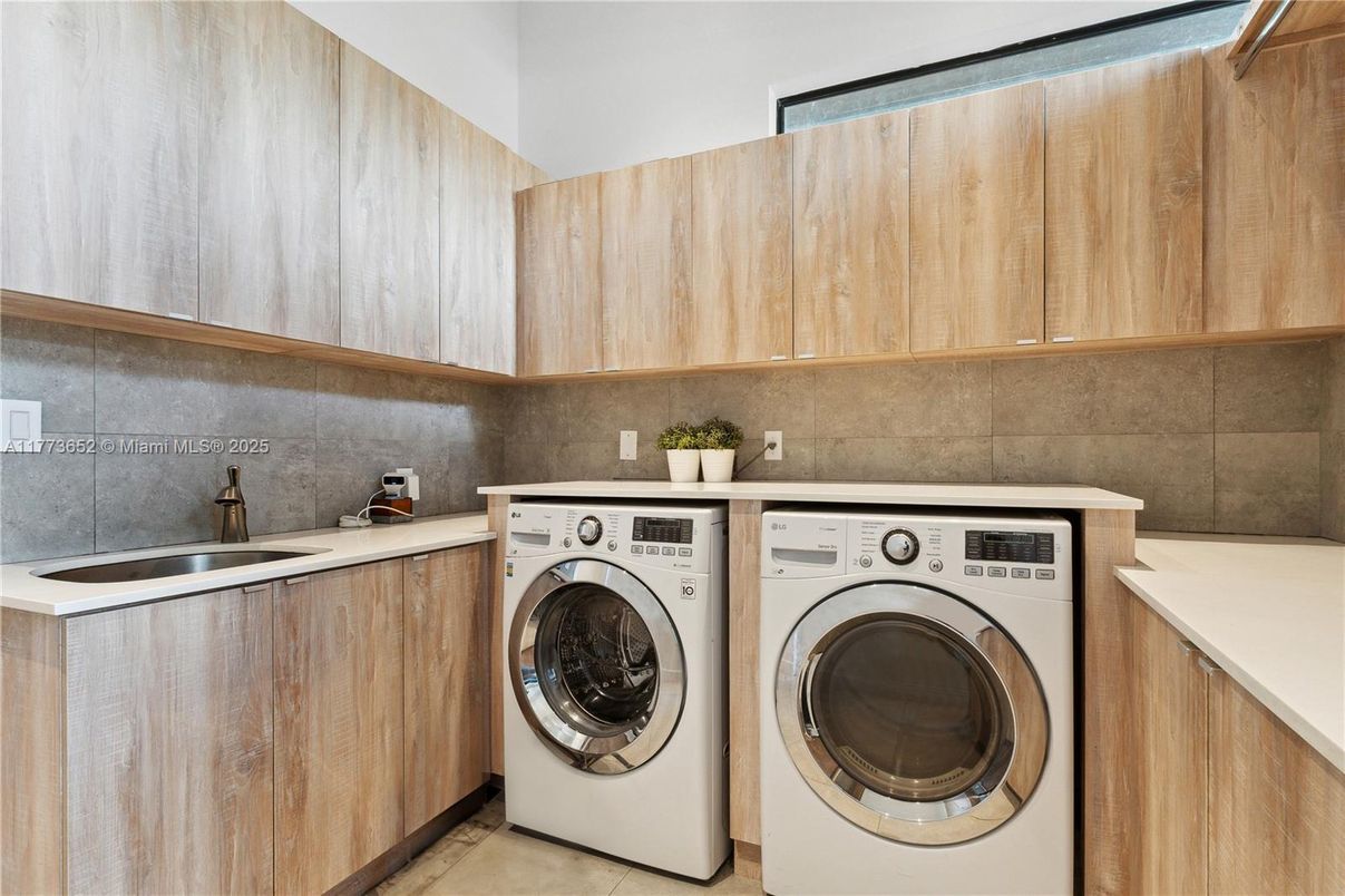 Interior, Washer