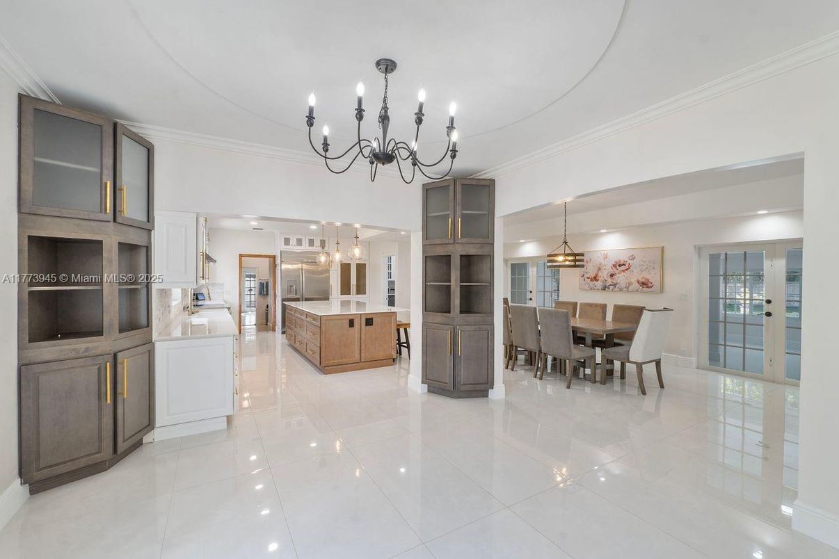 Chandelier, Dining room, Interior, Kitchen, Pendant Lights
