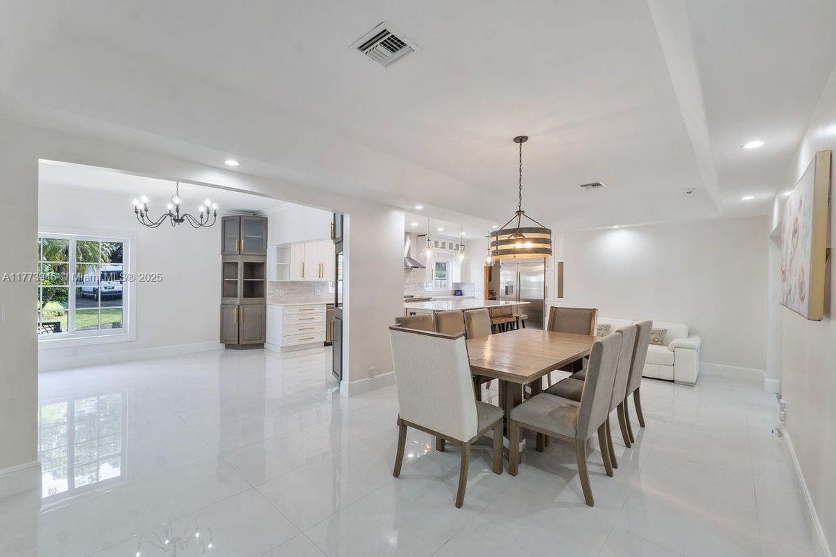 Chandelier, Dining room, Interior, Kitchen, Pendant Lights, Recessed Lighting