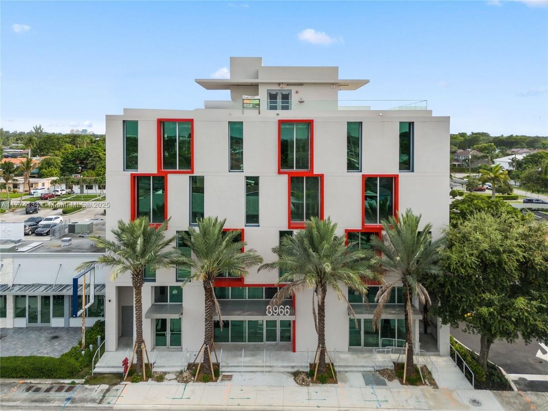 Exterior, Facade, Modern