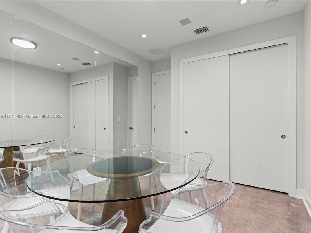 Dining room, Interior, Recessed Lighting