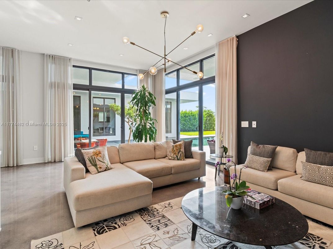 Interior, Living room, Pendant Lights, Recessed Lighting