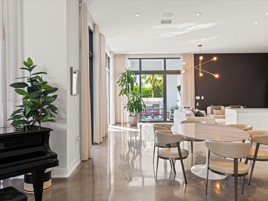 Dining room, Interior, Pendant Lights, Piano, Recessed Lighting