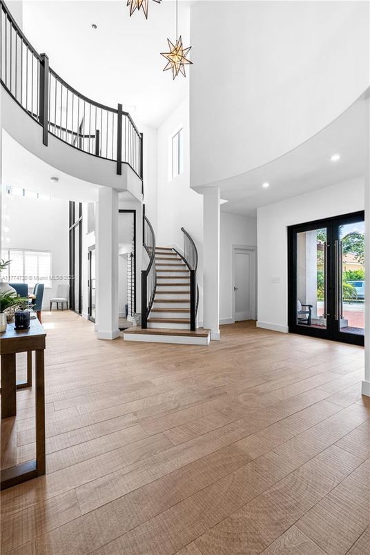 Interior, Pendant Lights, Recessed Lighting, Wood Texture Flooring