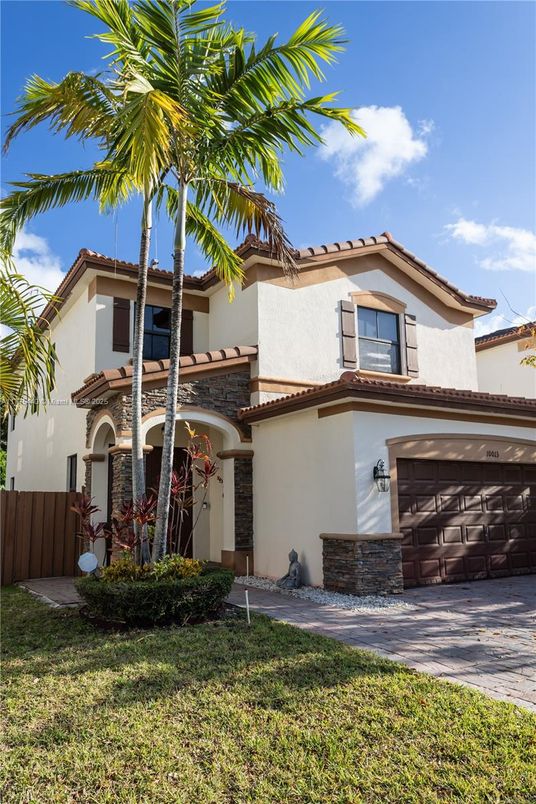 Attached, Exterior, Facade, Mediterranean