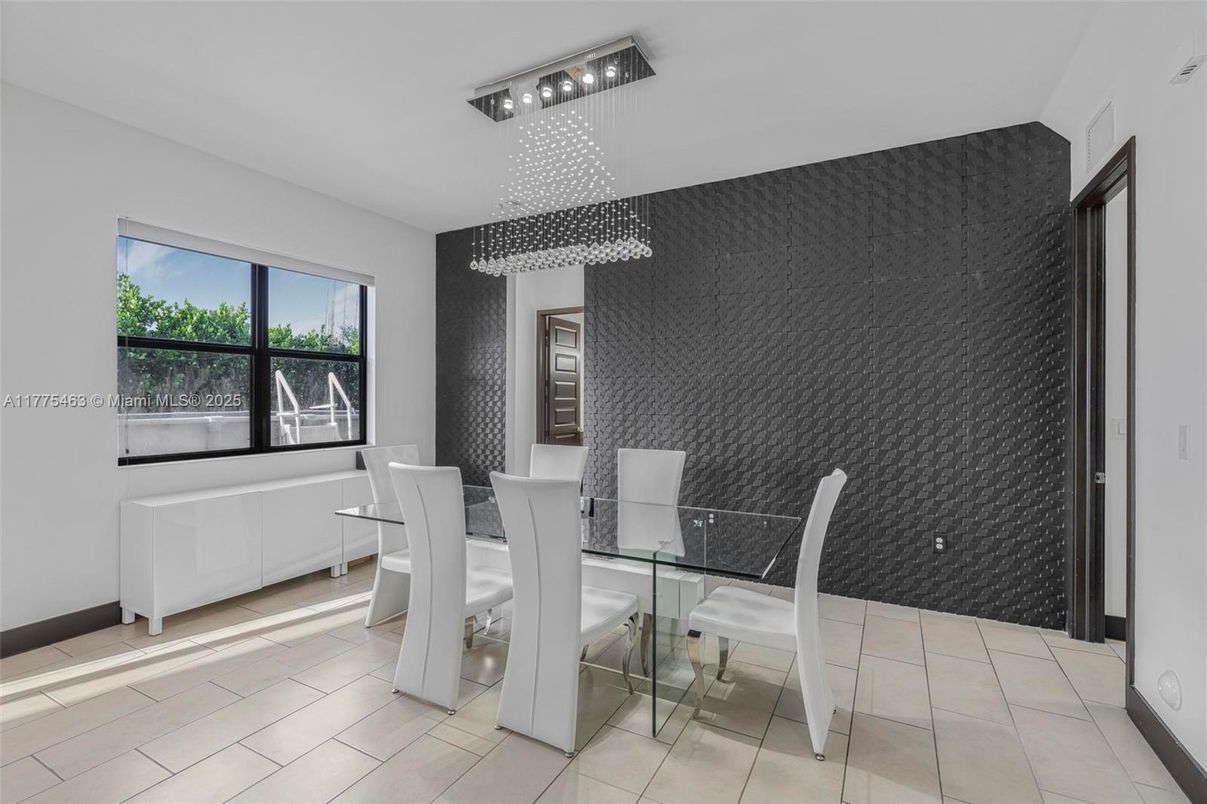 Dining room, Interior