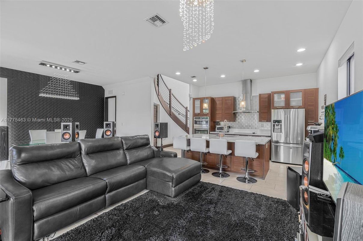 Interior, Kitchen, Living room, Pendant Lights, Recessed Lighting, Stainless Steel Appliances