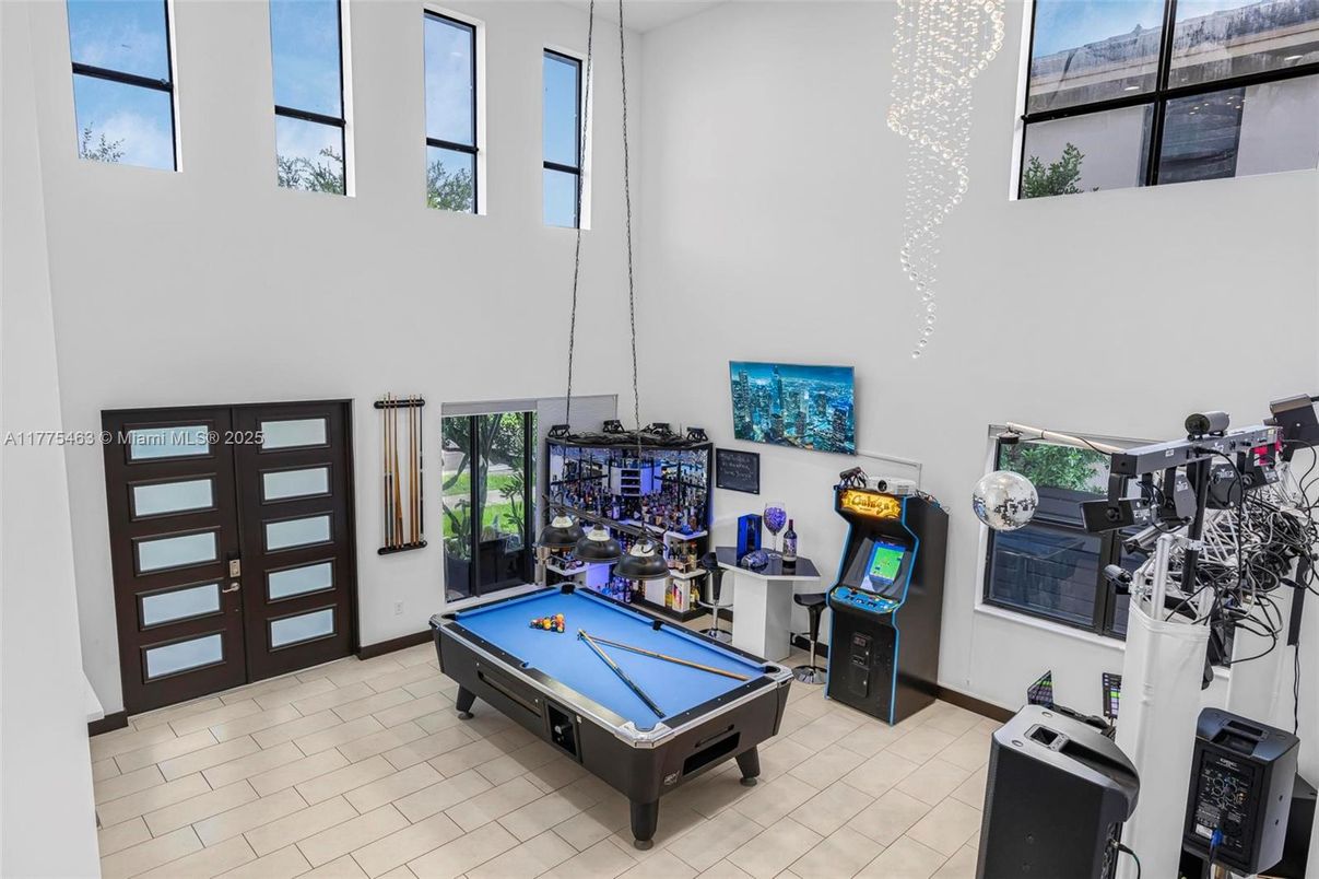 Billiard Table, Game Room, Interior