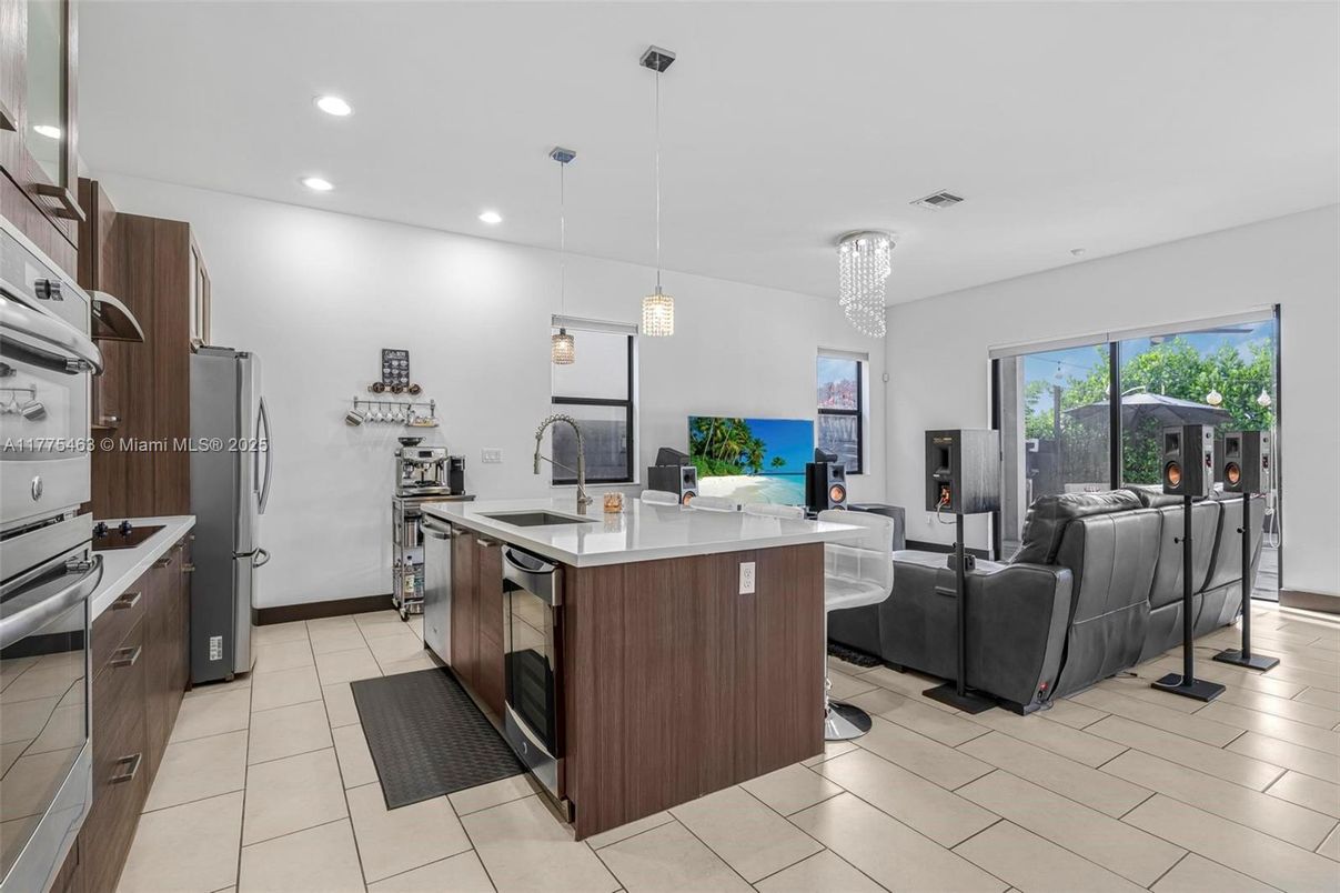 Interior, Kitchen, Living room, Pendant Lights, Recessed Lighting, Stainless Steel Appliances