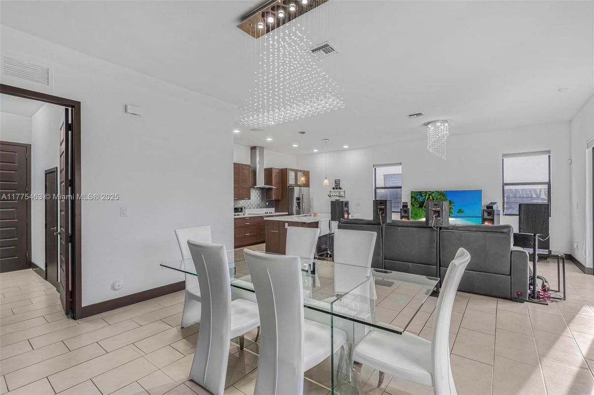Dining room, Interior, Kitchen, Pendant Lights, Recessed Lighting