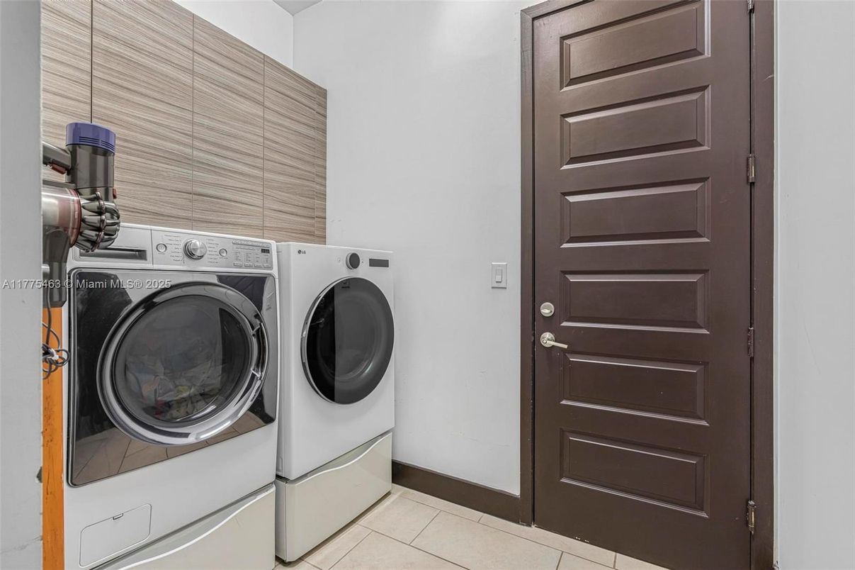 Interior, Washer