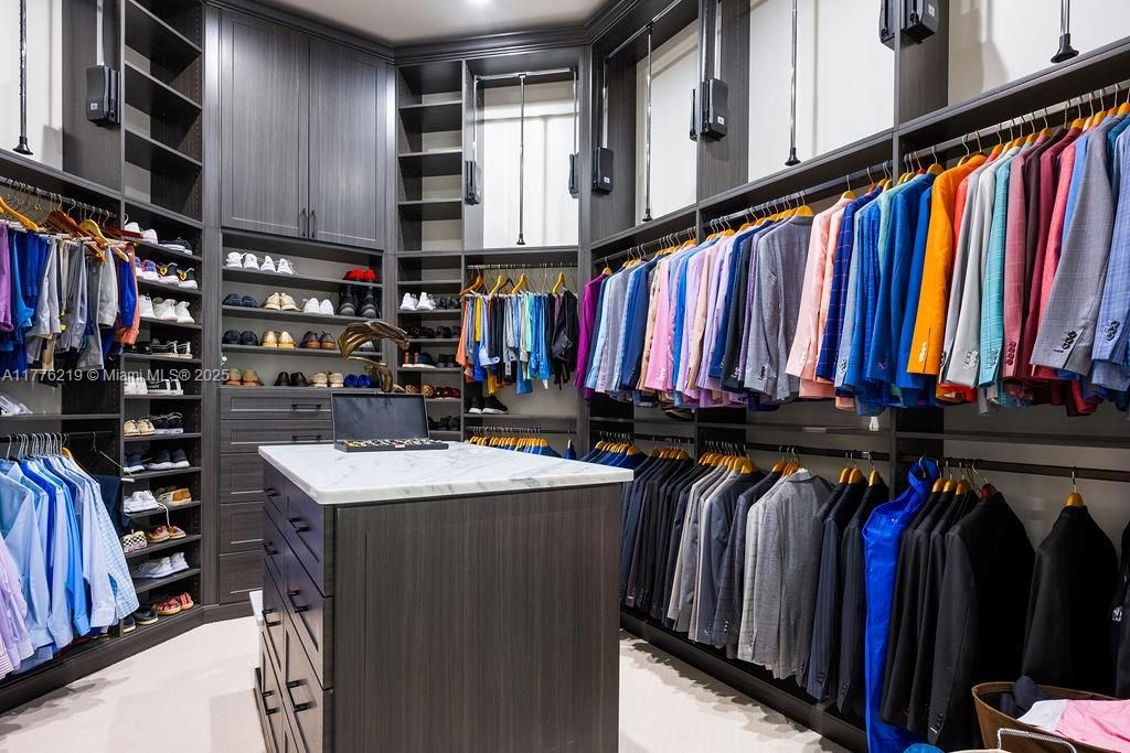 Interior, Recessed Lighting, Walk-in Closets