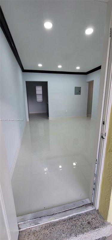 Empty room, Interior, Recessed Lighting