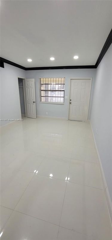 Empty room, Interior, Recessed Lighting