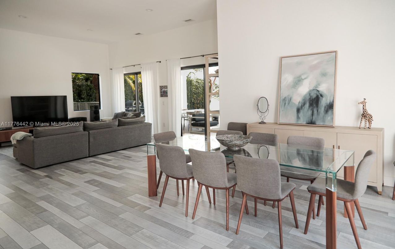 Dining room, Interior, Living room, Recessed Lighting, Wood Texture Flooring