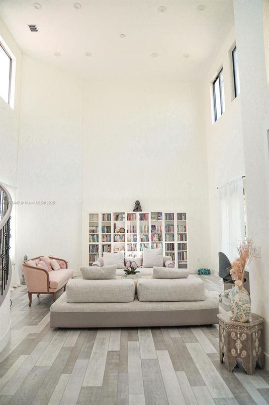 Interior, Living room, Recessed Lighting, Wood Texture Flooring