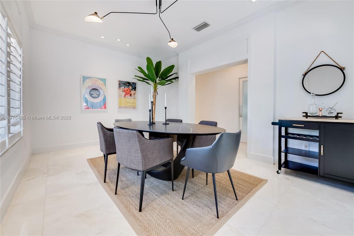 Dining room, Interior, Pendant Lights, Recessed Lighting