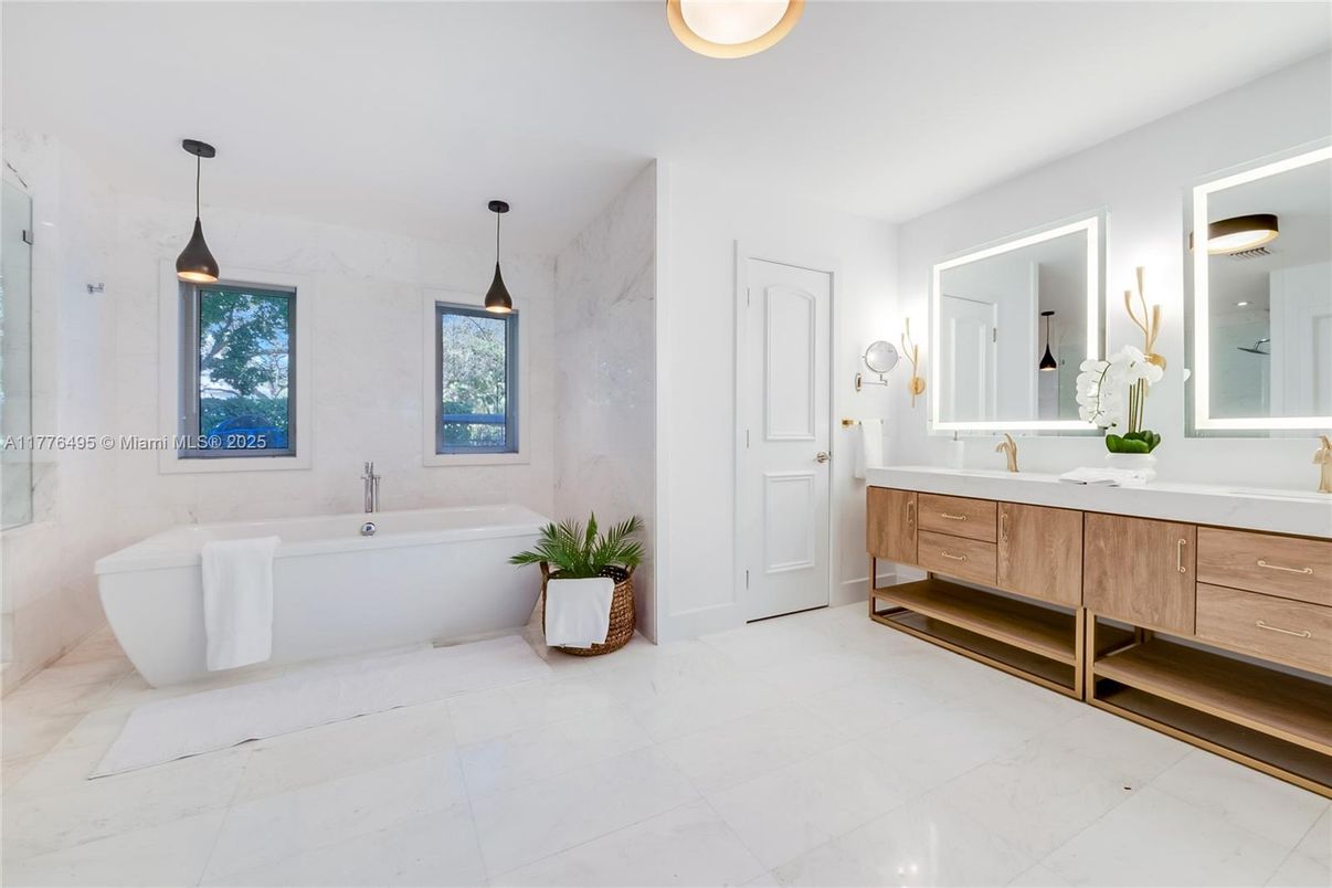 Bathroom, Dual Sink Vanities, Free Standing Baths, Interior, Pendant Lights