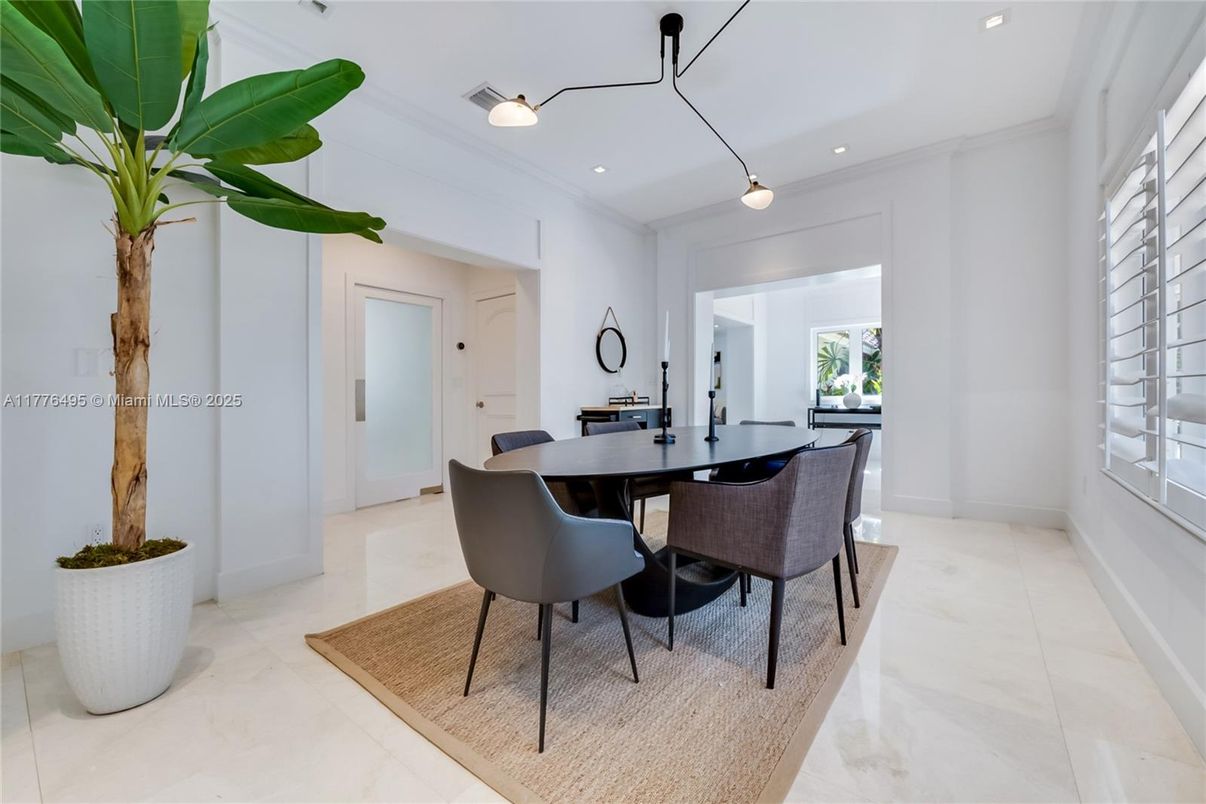 Dining room, Interior, Pendant Lights, Recessed Lighting