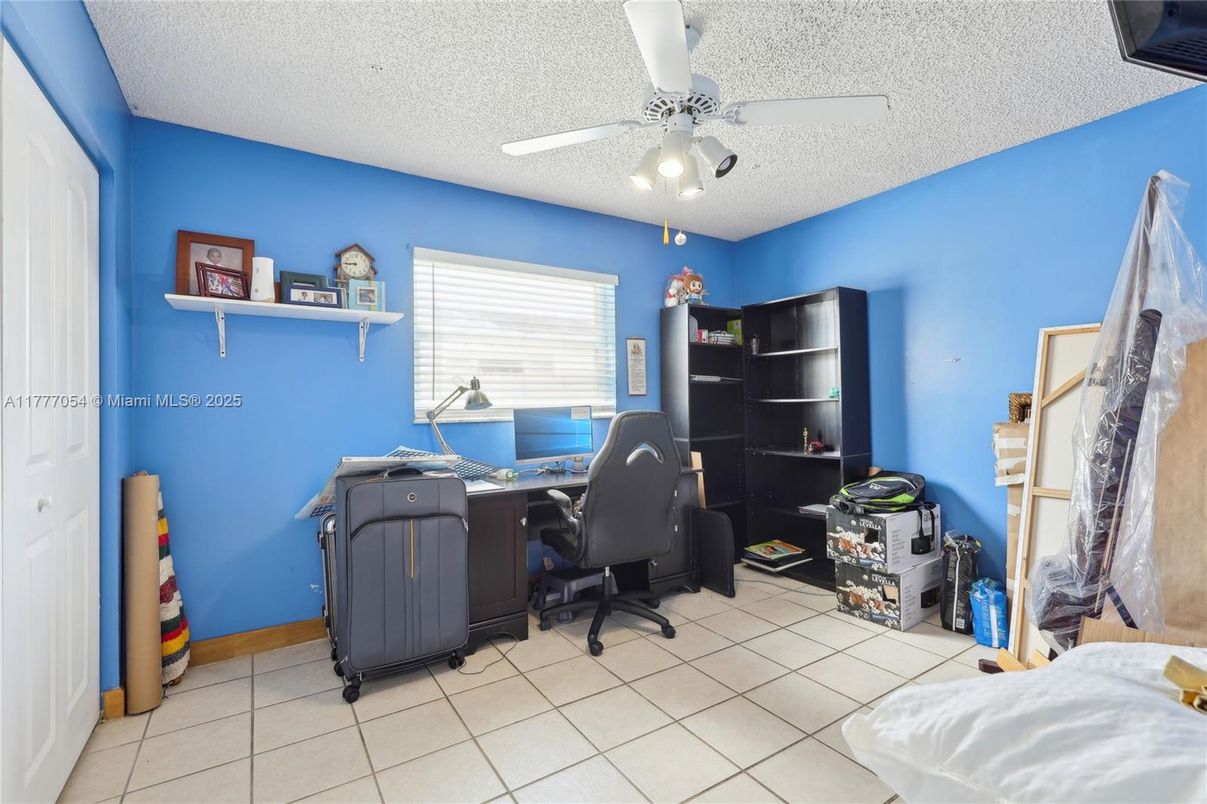 Home Office, Interior
