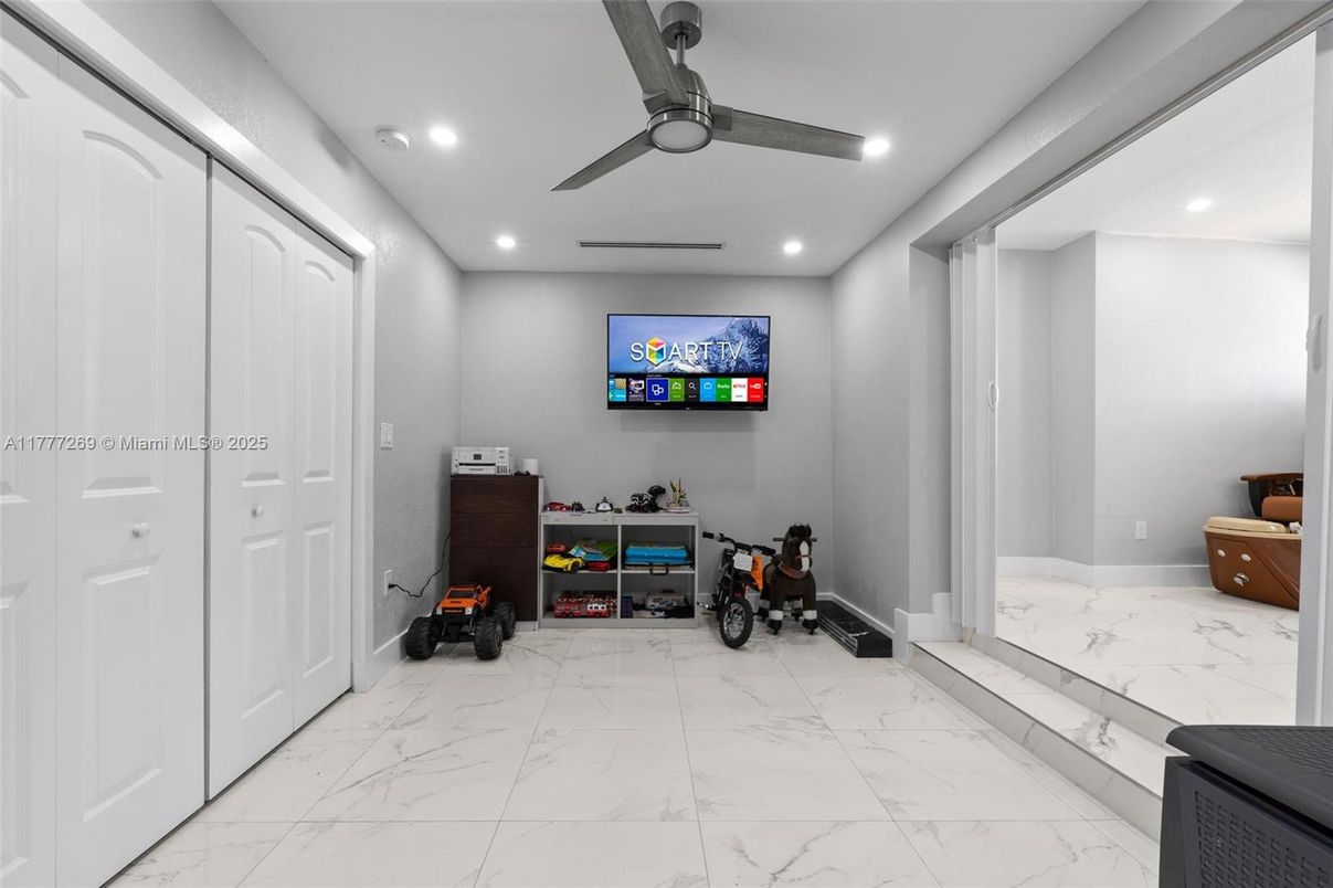 Interior, Marble, Recessed Lighting