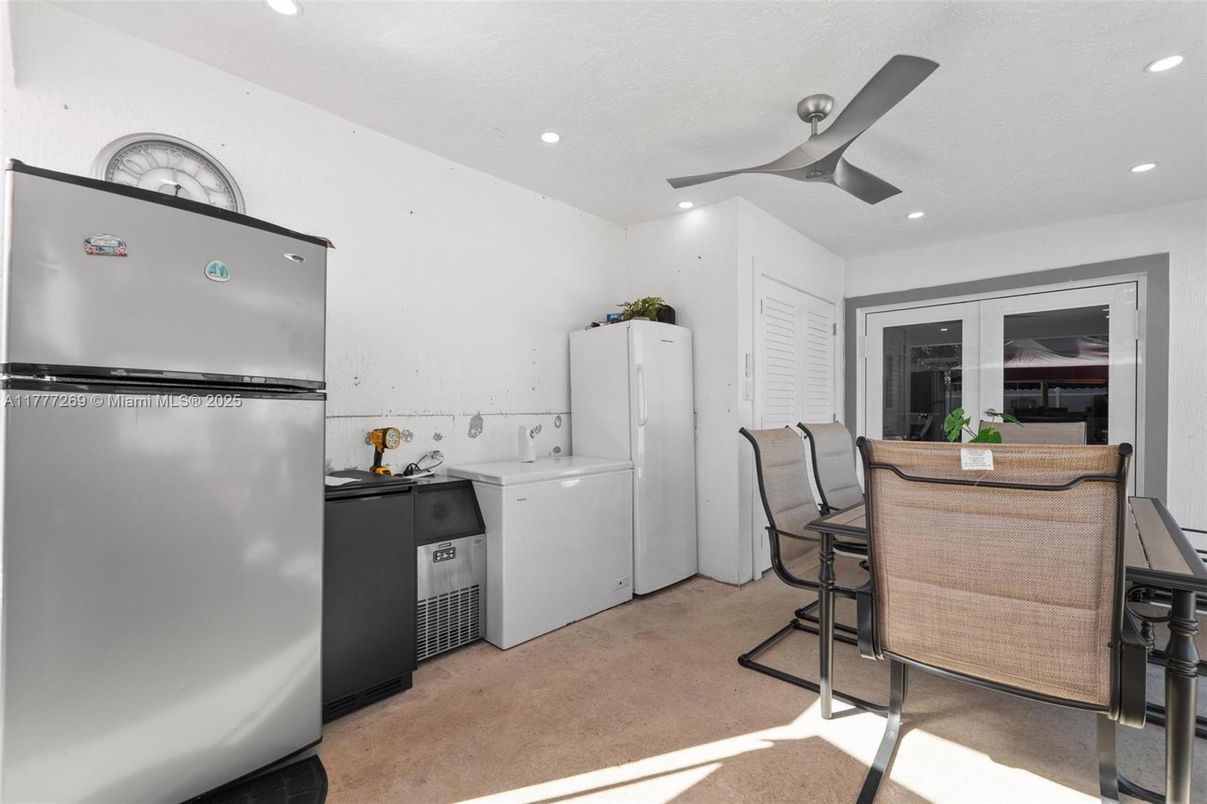 Interior, Kitchen, Recessed Lighting, Washer