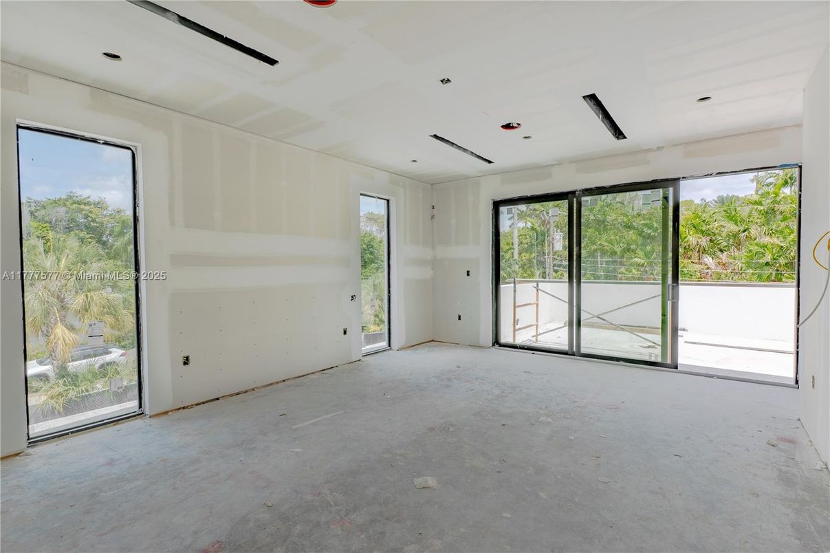 Empty room, Interior, Recessed Lighting