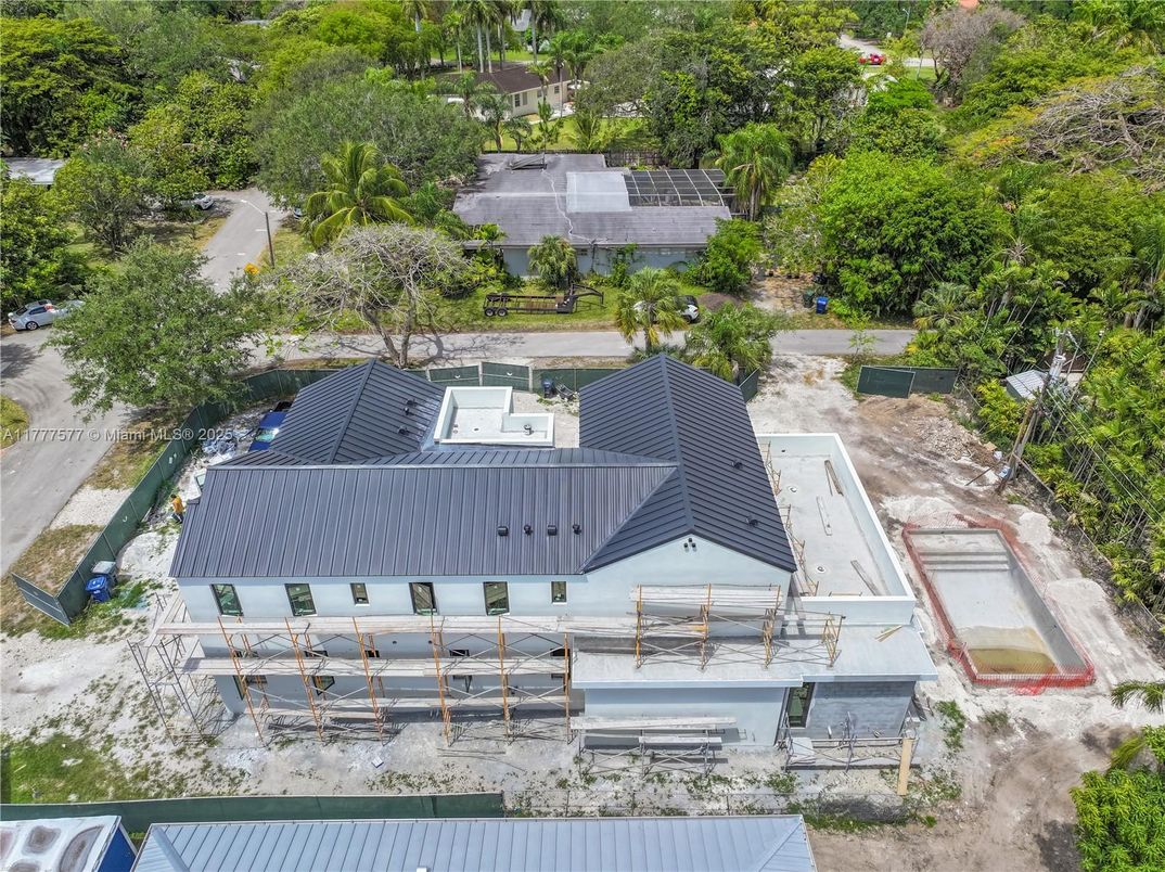 Exterior, Drone