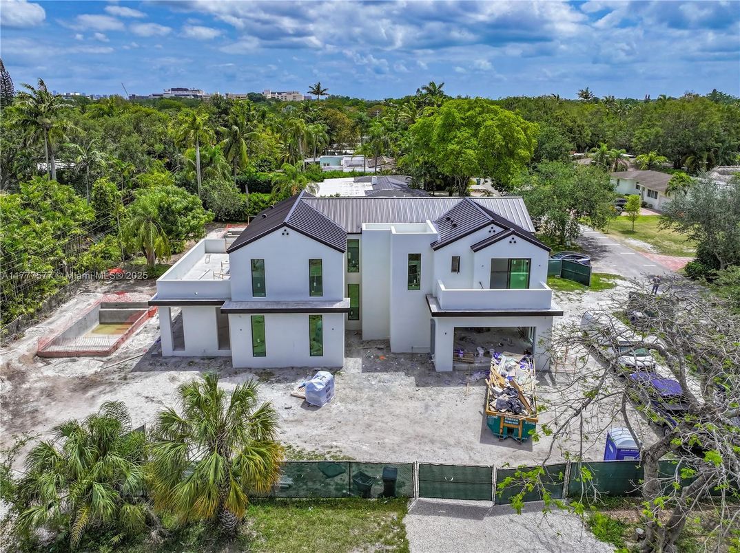 Exterior, Drone