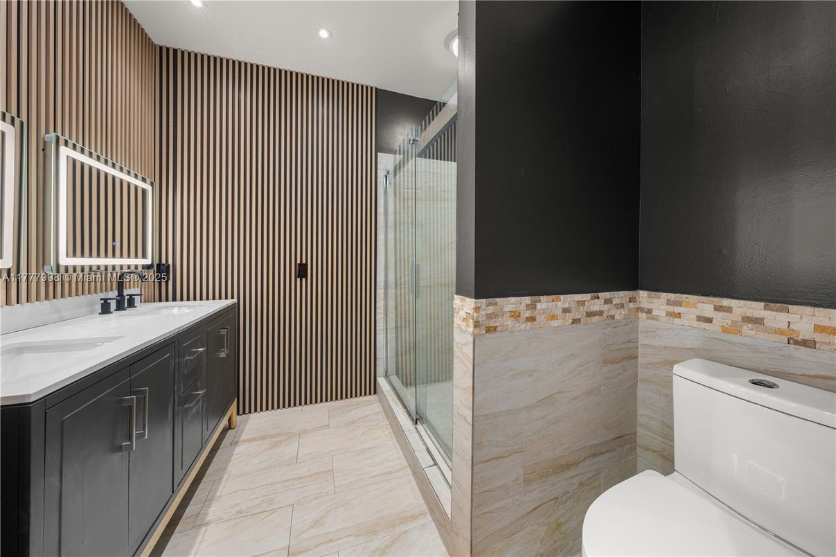 Bathroom, Dual Sink Vanities, Interior, Recessed Lighting
