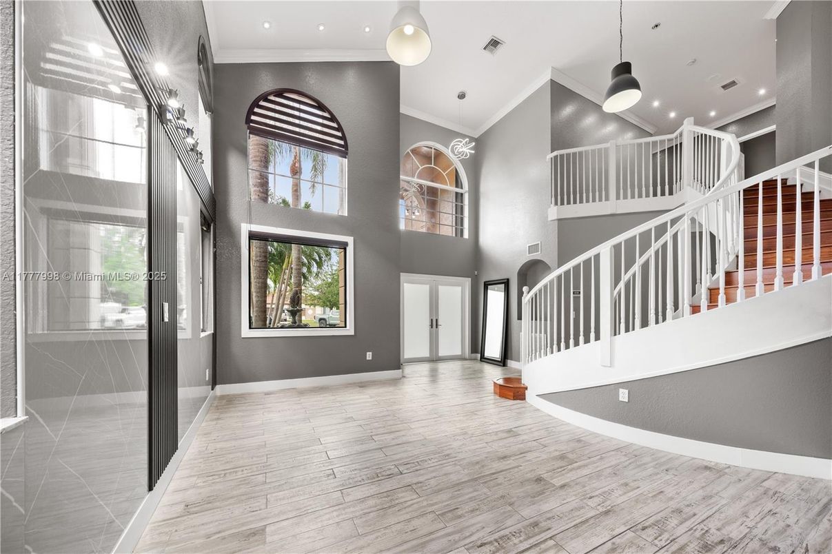 Interior, Pendant Lights, Recessed Lighting, Wood Texture Flooring