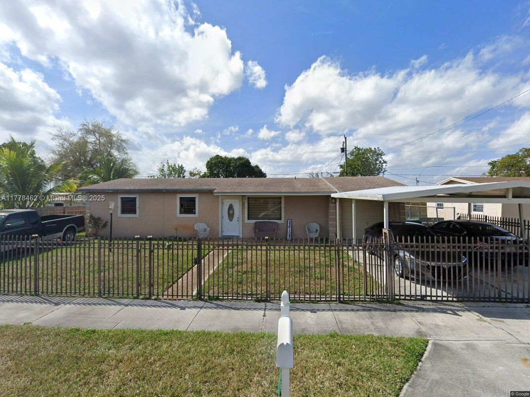 Backyard, Exterior, Facade, Ranch