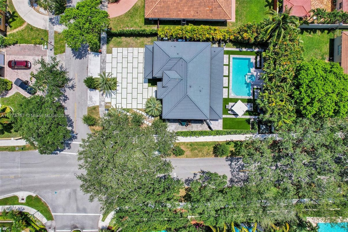 Exterior, Drone