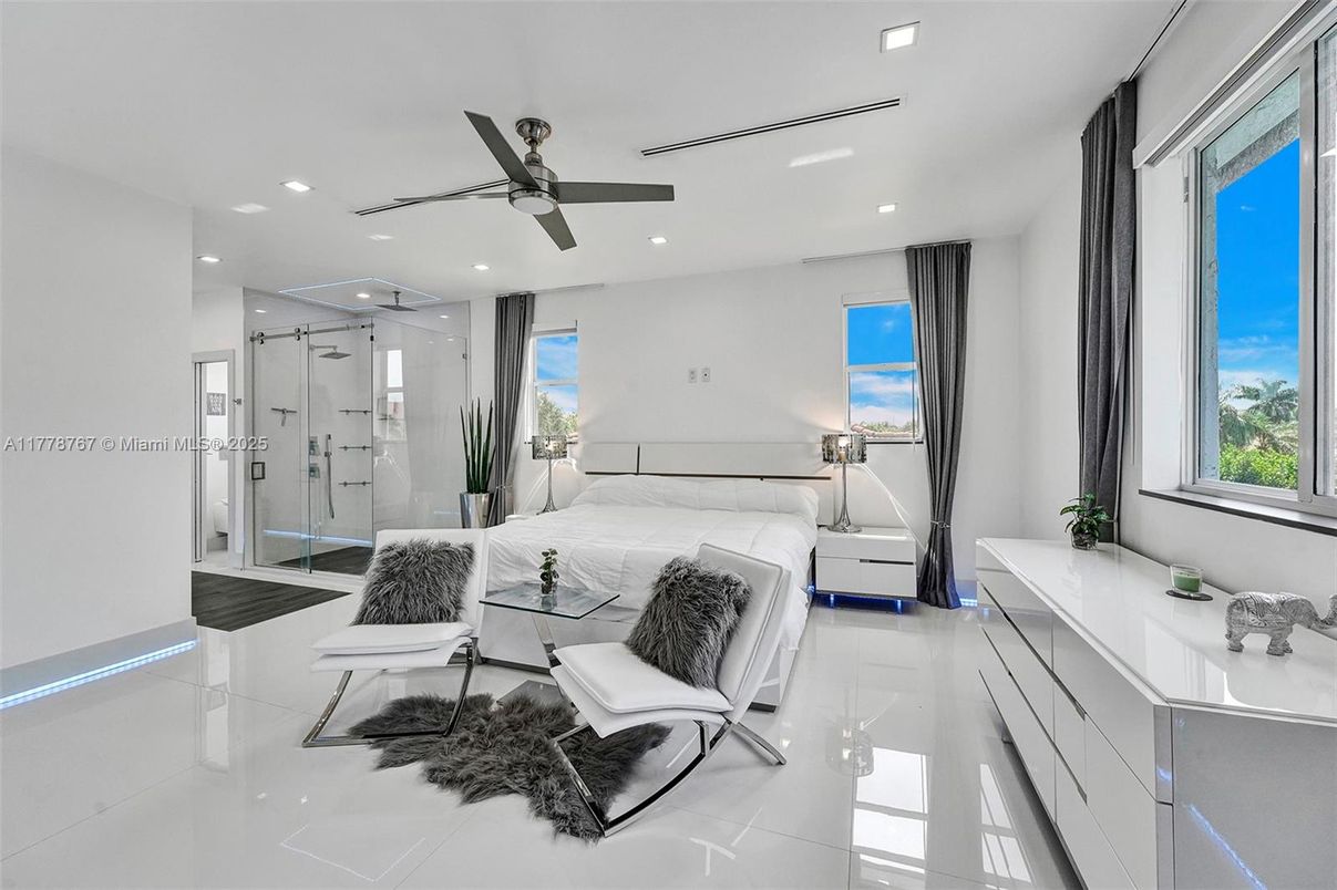 Bathroom, Bedroom, Glass Shower, Interior, Recessed Lighting