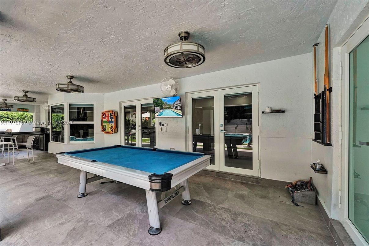 Billiard Table, Game Room, Interior