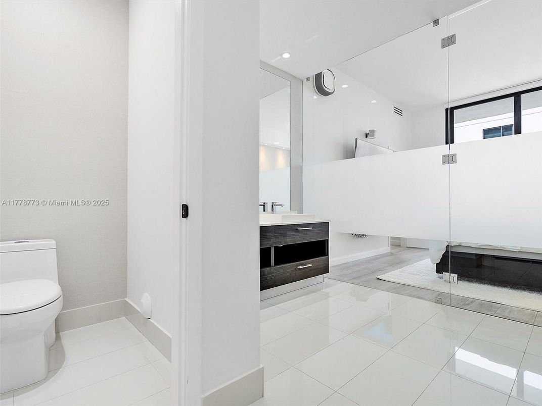 Bathroom, Interior, Recessed Lighting