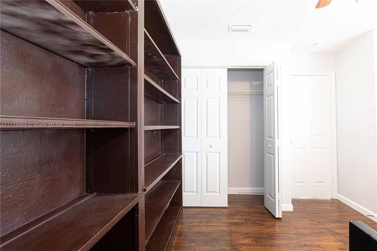Interior, Walk-in Closets, Wood Texture Flooring