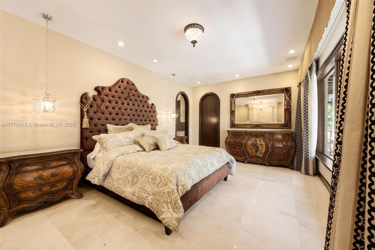 Bedroom, Interior, Pendant Lights, Recessed Lighting