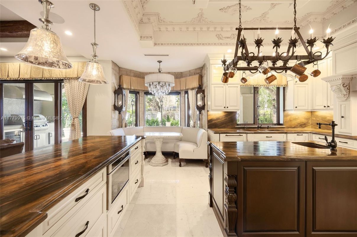 Chandelier, Dining room, Interior, Kitchen, Living room, Pendant Lights, Recessed Lighting