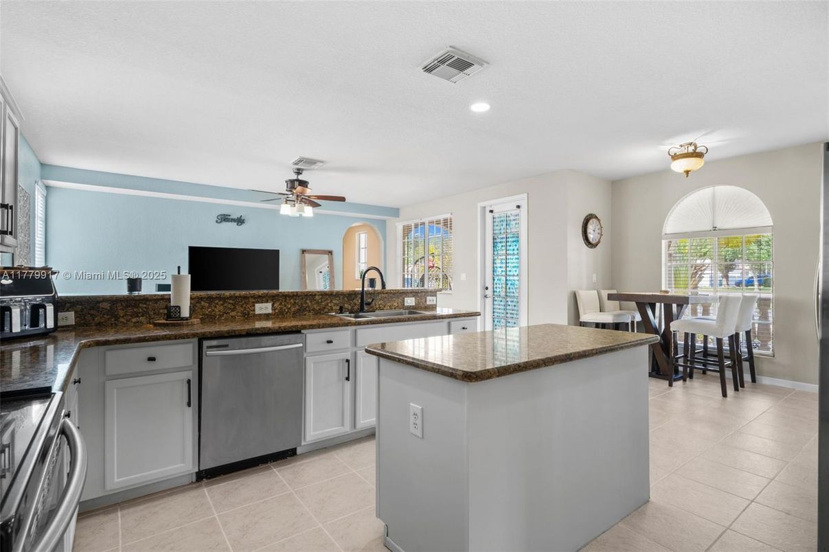 Dining room, Interior, Kitchen, Recessed Lighting